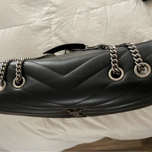 Medium LouLlu Matelassé Leather Shouldar Bag with silver details. Saint Laurent. - Picture 3 of 7